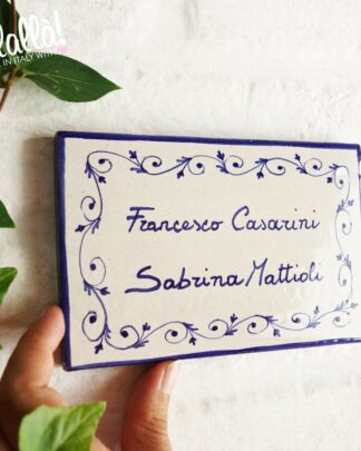 targa-nome-famiglia-cicivo-decoro-ricciolo-ceramica