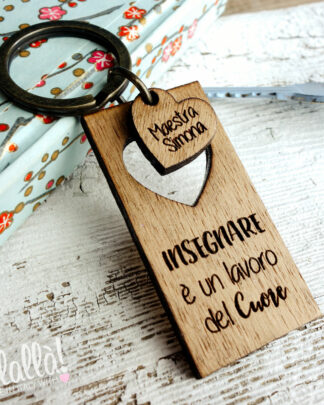portachiavi-legno-personalizzato-idea-regalo-maestra