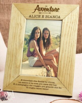 Cornice in Legno Personalizzata "Le Avventure di" per l'Amica del Cuore