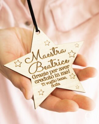Decorazione Stella in Legno da Appendere Regalo Maestra Personalizzata