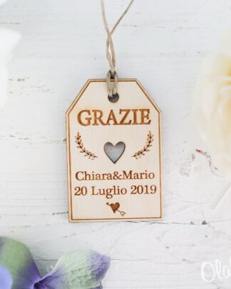 Etichetta tag in Legno Personalizzata per Bomboniera o Sacchettino Confetti