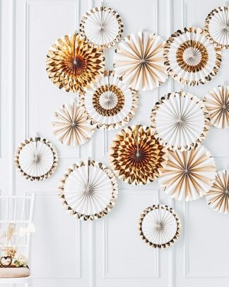 Festoni a Ventaglio Oro e Bianchi per Decorare la Parete della tua Festa