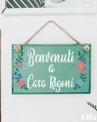 Targhetta in Legno Vintage Personalizzata Benvenuti con Fiori