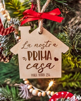 Casetta in Legno, Decorazione da Appendere all'Albero di Natale Personalizzata con la tua Dedica - Regalo di Natale