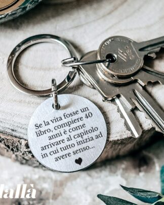 Portachiavi Acciaio Tondo con Frase Personalizzata - Compleanno 40 Anni Donna