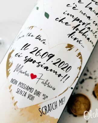 Bottiglia Gratta e Vinci "Save the Date" Personalizzata con Frase Segreta - Idea per Annunciare il Matrimonio