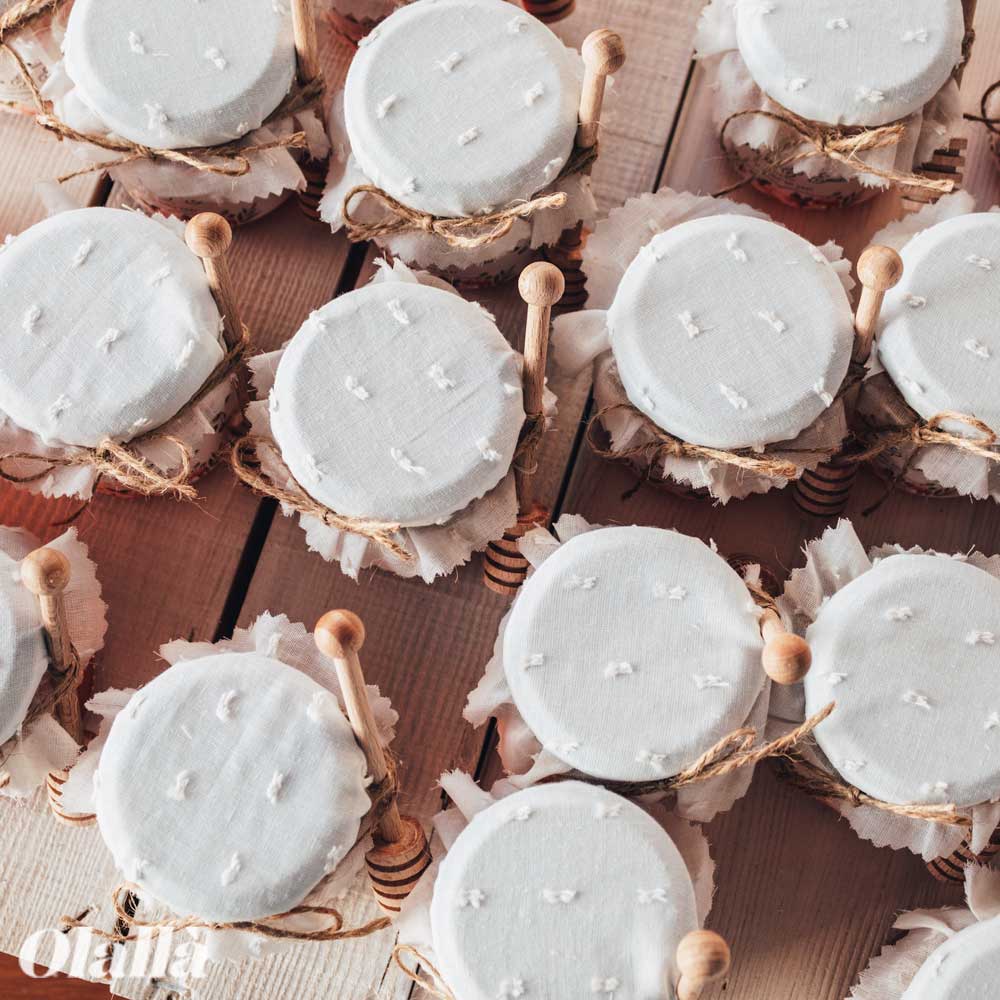 Vasetti di Miele 125 gr con Etichetta Floreale, Tessuto con Ricamo e Spago Idea Bomboniera Matrimonio - immagine 5