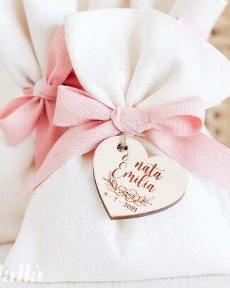 Sacchettino Portaconfetti Bomboniera in Cotone con Etichetta in Legno a Cuore