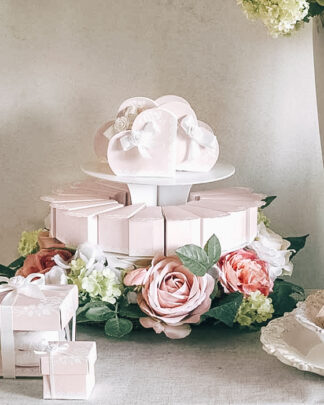 Alzata Decorativa a 2 Piani in Cartone Bianco Idea Decoro Confettata Angolo Bomboniere Battesimo Matrimonio