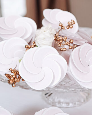 Set di 10 Scatoline Portaconfetti a Forma di Gelato Cono Rosa con Decoro in Pizzo Bianco