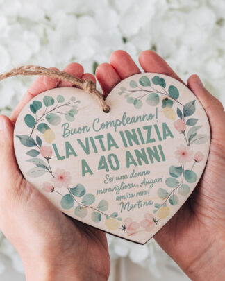 Targhetta a Cuore in Legno Decoro Fiori e Foglie Pastello Personalizzato con Dedica Compleanno