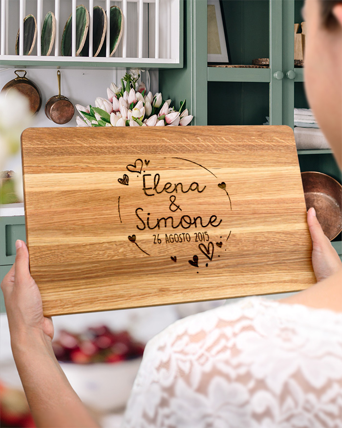 tagliere-coppia-anniversario-corona-cuori-regalo