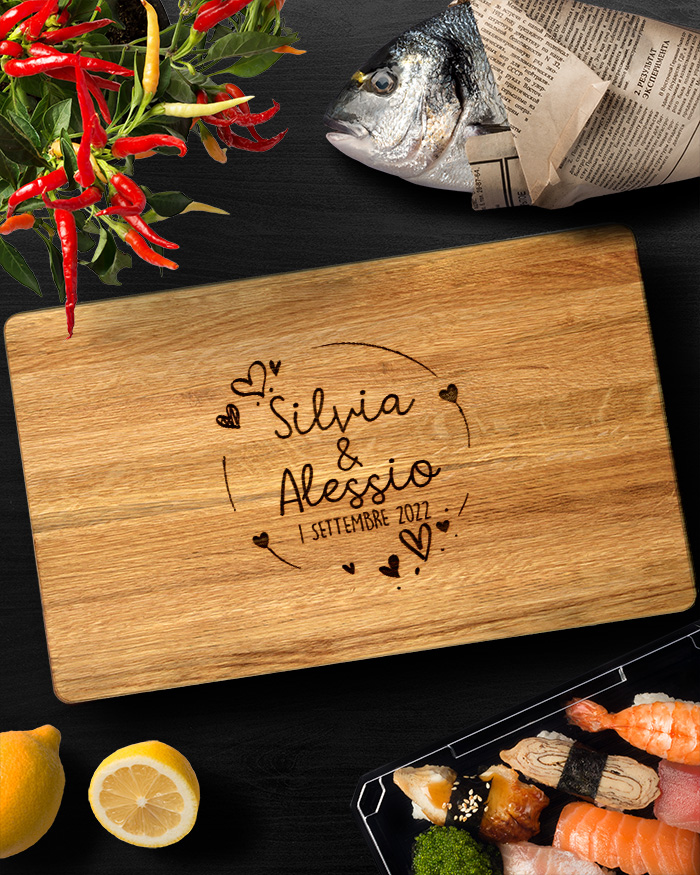 tagliere-coppia-anniversario-corona-cuori-regalo