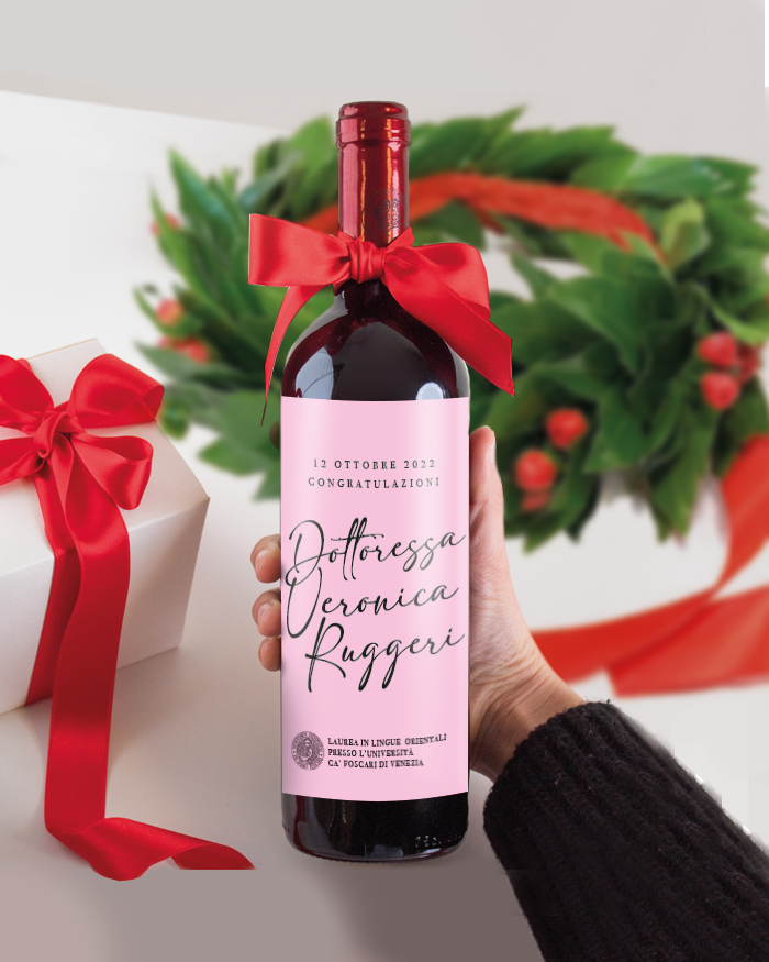 Bottiglia di Vino con Nome della Laureata in Corsivo - Idea Regalo Laurea - immagine 3