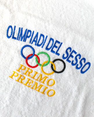 Asciugamano Bianco Ricamato "Olimpiadi del Sesso Primo Premio" - Idea Regalo Hot e Divertente di San Valentino Per Lui