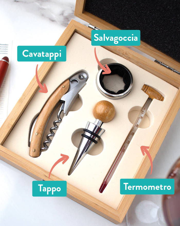 Kit da Sommelier in Legno Con Incisione Effetto Vintage "Esperto Sommelier" Personalizzabile con Nome, Anno e Dedica - Idea Regalo Elegante per Papà Amanti del Vino, Festa del Papà, Compleanno - immagine 3