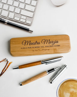 Doppia Penna in Legno di Bambù con Custodia Personalizzata – Idea Regalo Maestra per Fine Anno Scolastico