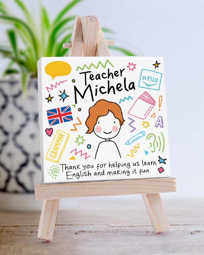Piastrella di Ceramica Personalizzata per la Maestra d’Inglese con Nome, Dedica e Omino Stilizzato – Idea Regalo Maestra, Fine Anno Scolastico