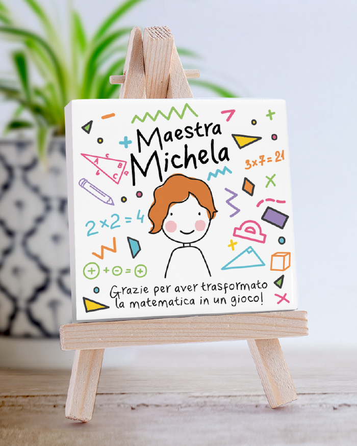 Piastrella di Ceramica Personalizzata per la Maestra di Matematica con Nome, Dedica e Omino Stilizzato – Idea Regalo Maestra, Fine Anno Scolastico - immagine 4