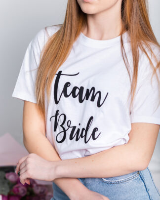 T-Shirt con Scritta Calligrafica "Team Bride" Ideale per Addio al Nubilato