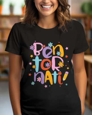 Maglietta T-Shirt Maestra “Bentornati” con Fiori – Idea Back to School, Primo Giorno di Scuola