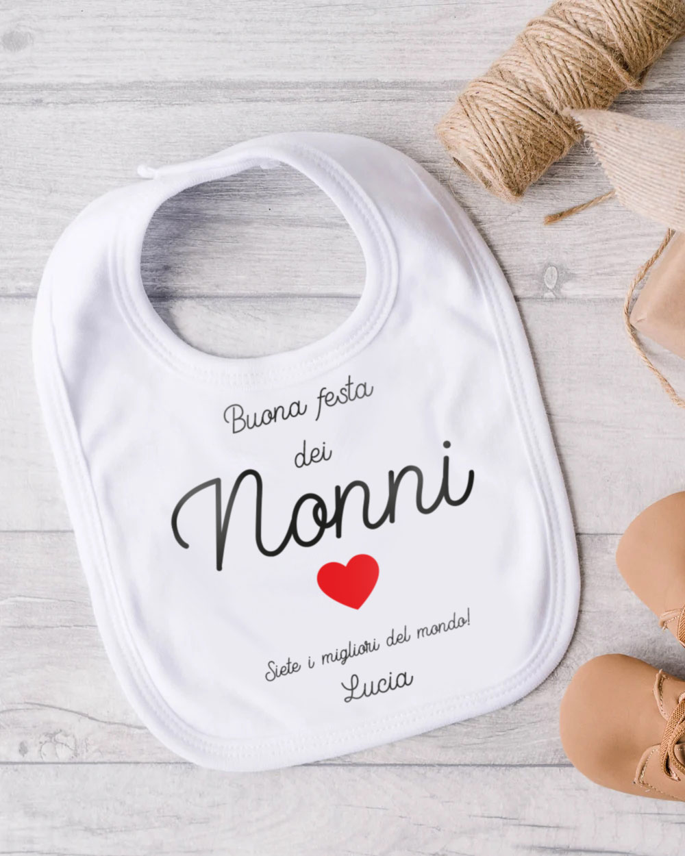 Bavaglino Per Bambini "Buona Festa dei Nonni" Personalizzato con Cuoricino e Dedica - Idea Regalo per la Festa dei Nonni