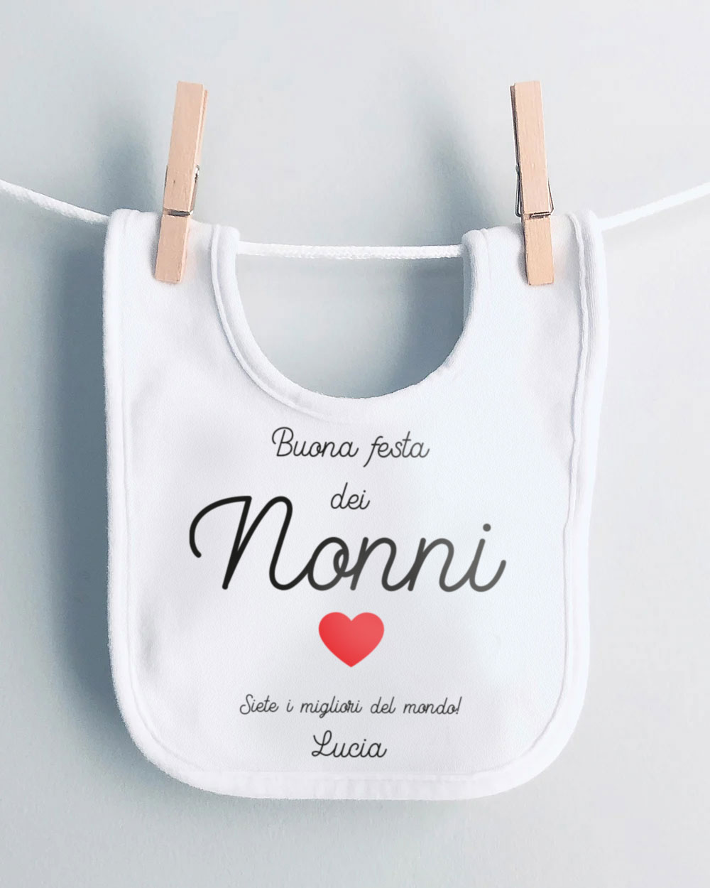 Bavaglino Per Bambini "Buona Festa dei Nonni" Personalizzato con Cuoricino e Dedica - Idea Regalo per la Festa dei Nonni - immagine 5