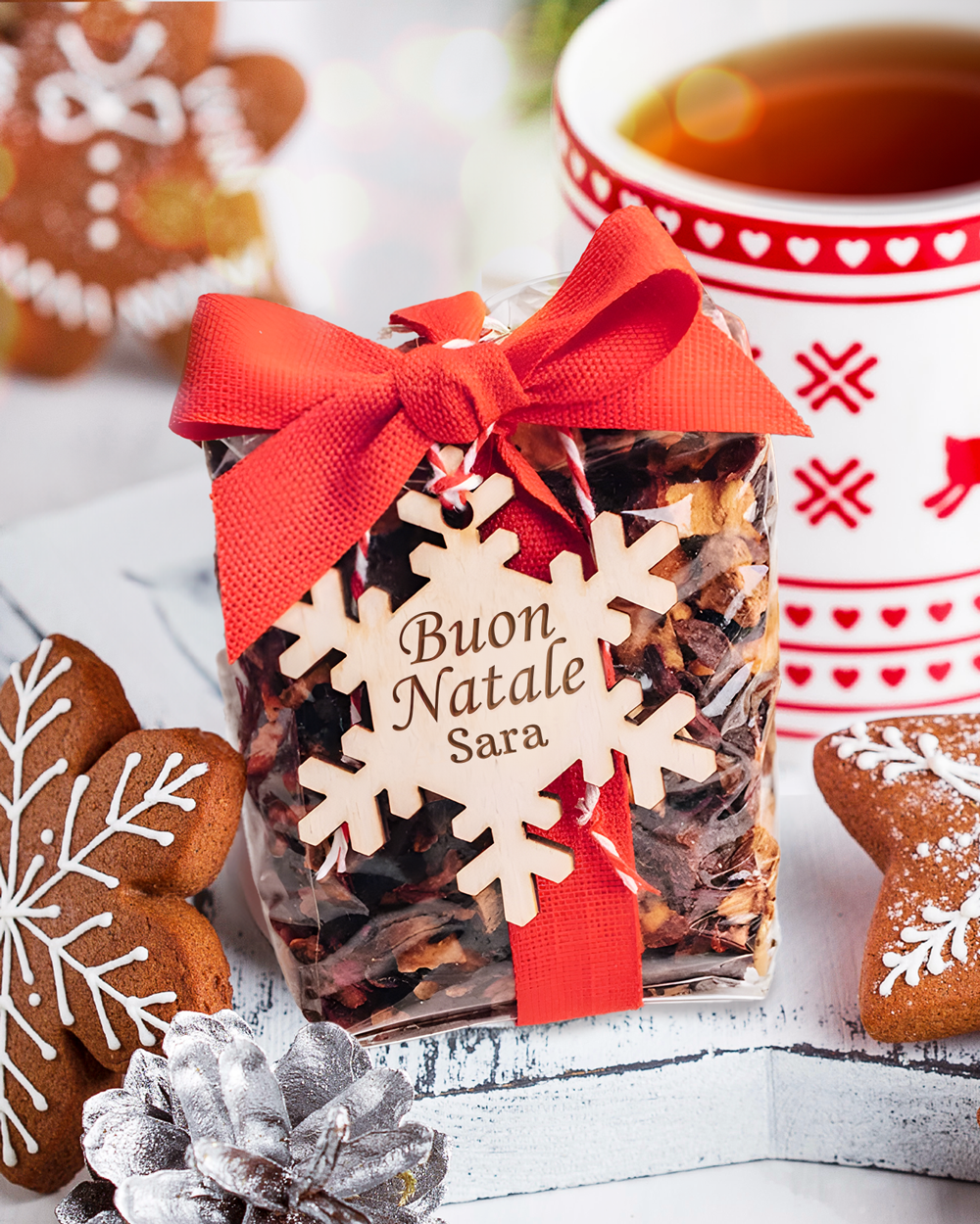 The Infuso o Tisana Natalizia di Alta Qualità, Personalizzata con Nome su Tag in Legno, Made in Italy - Idea Regalo Natale Lei