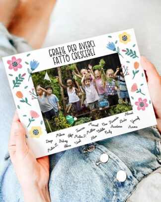 Cornice Portafoto Personalizzabile con Dedica per la Maestra, Nomi e Decori Floreali - Idea Regalo per Maestre, Fine Anno Scolastico