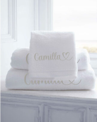 Asciugamano Ricamato da Viso 60x110 cm, Personalizzato con Nome e Cuore - Idea Regalo per la Casa, per Lei, per la Famiglia