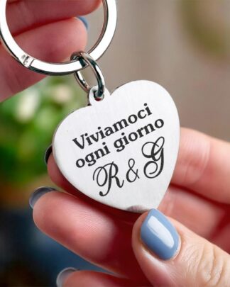 portachiavi-acciaio-personalizzatocuore-iniziali-regalo-san-valentino-anniversario