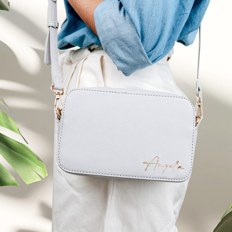 pochette-tracolla-eco-pelle-personalizzata-nome-oro